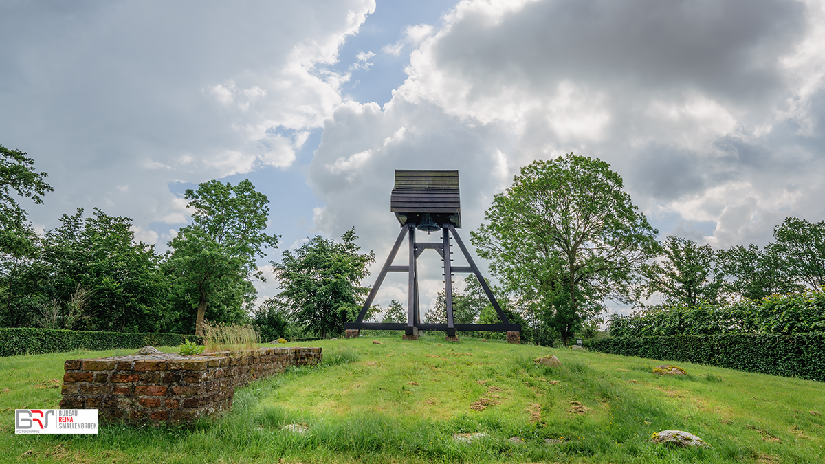 Klokkenstoel Oldekerk op terp