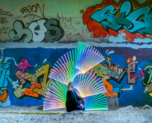 Lightpainting onder viaduct met graffiti > model Marga Gaikema -1