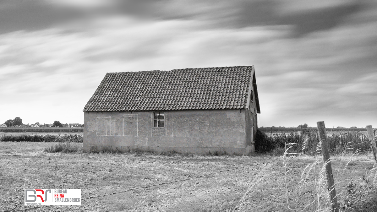 Oude schuur met Long Exposure en in zwart-wit