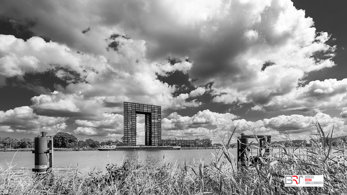 Tasmantoren Groningen in zwart-wit