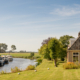 Munnikezijl (Friesland) vanaf de brug Methardusstraat