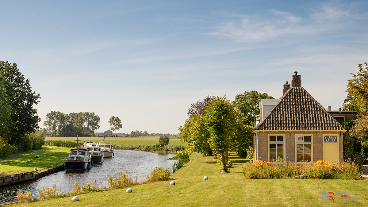 Munnikezijl (Friesland) vanaf de brug Methardusstraat