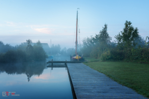 Schip Leekstermeer voor zonsopkomst