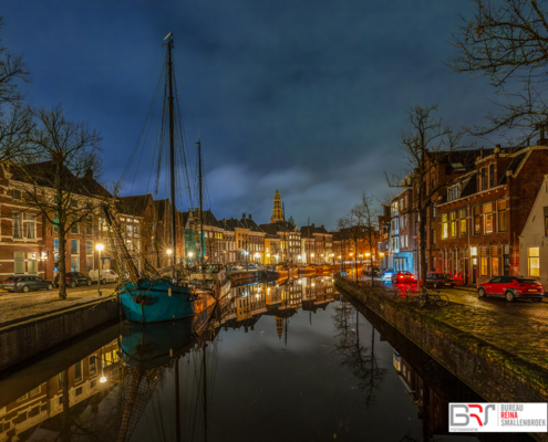 Hoge en Lager der AA vanaf de noodbrug bij avond