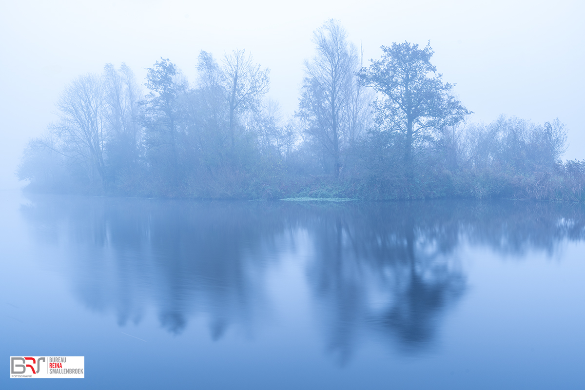 Leekster Hoofddiep in de mist