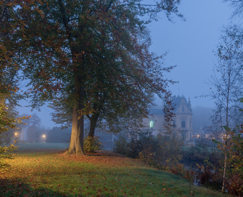 kasteel Nienoord in de mist