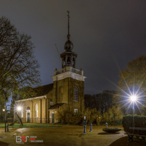 Kerkje aan de zee Urk bij nacht