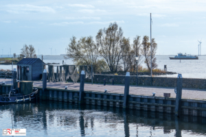 Veerboot Zuiderzee nadert Urk