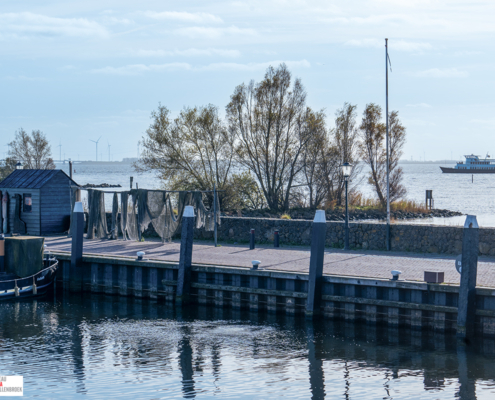 Veerboot Zuiderzee nadert Urk