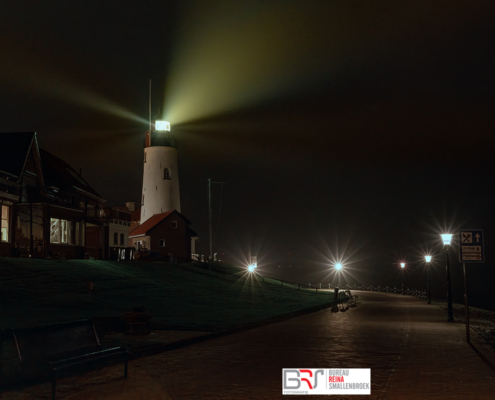 Vuurtoren van Urk vanaf de Staverskade bij nacht