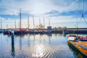 Westhaven Urk met tegenlicht