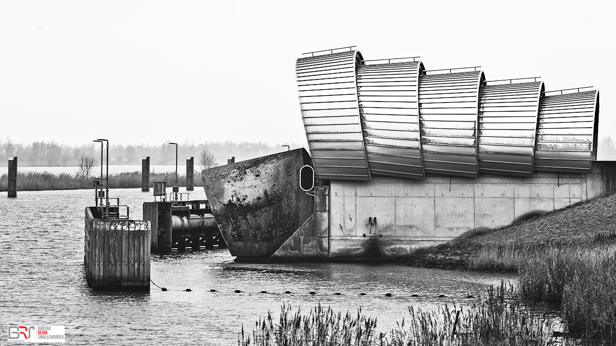 De stormvloedkering Ramspol is een balgstuw,