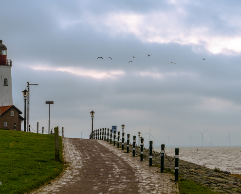 vuurtoren urk overdag aan de Staversekade